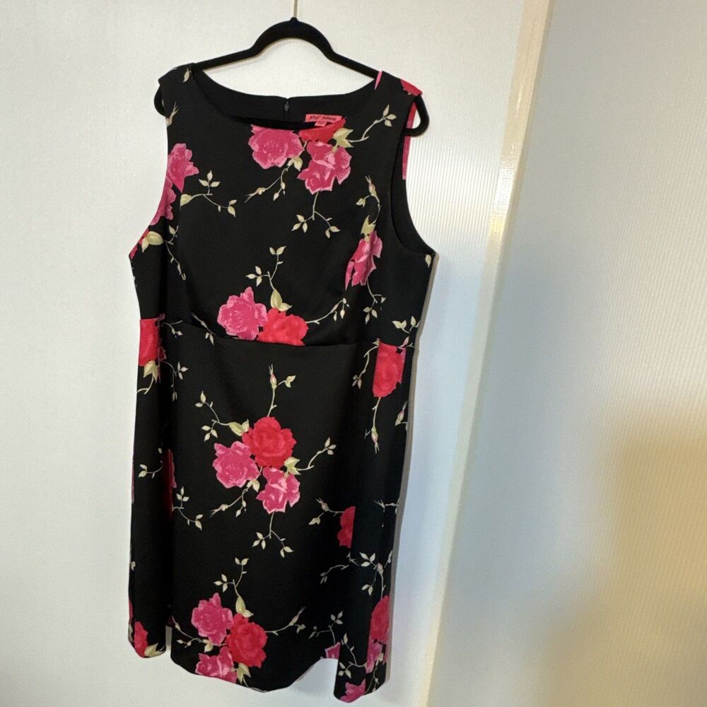 Betsey Johnson Women’s Plus Size 20W Sleeveless Floral Fit & Flare Dress Black P